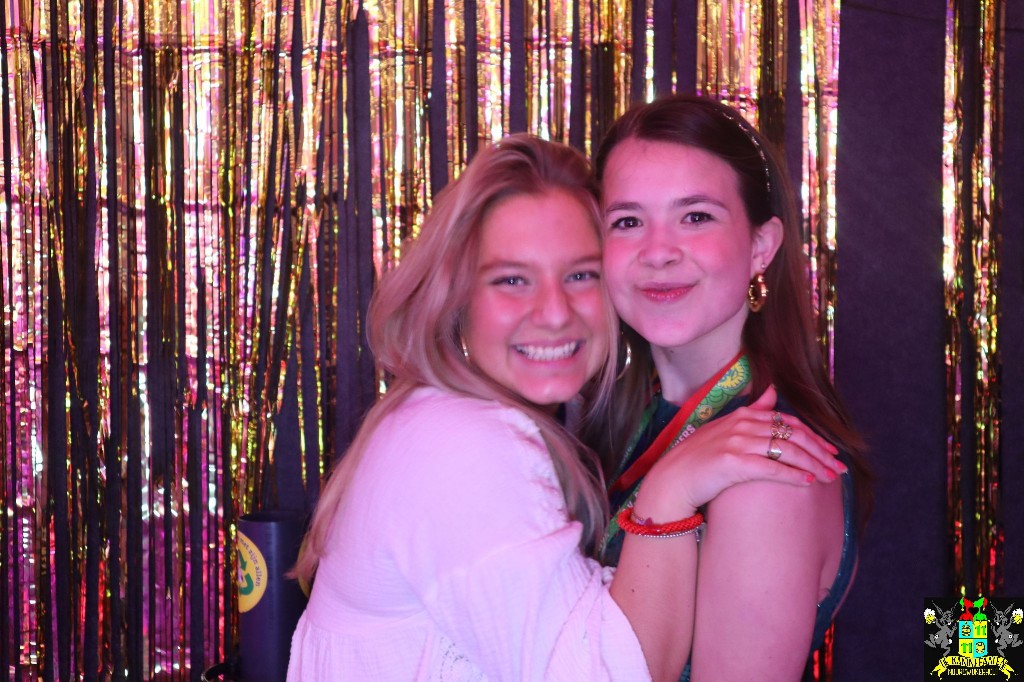 ../Images/Jeugd Opwarmbal Photobooth 359.jpg